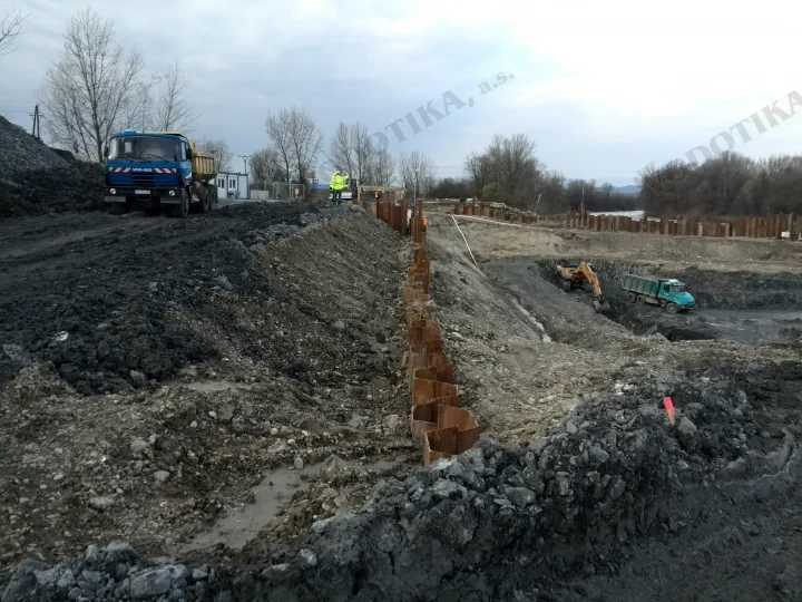 Vodné dielo Trenčianske Biskupice 2 – Obr. 3 - pocas vystavby