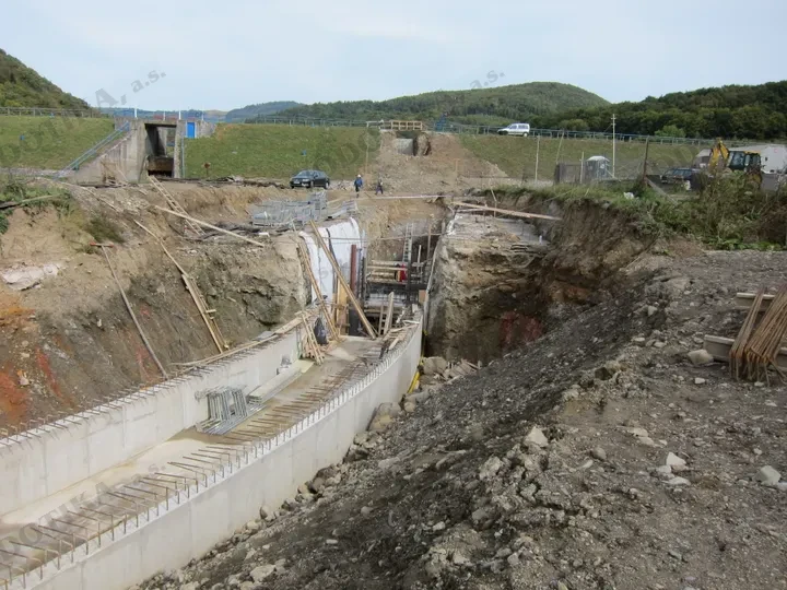 Malá vodná elektráreň Dobšiná III – Obr. 6 - počas výstavby (september 2012)