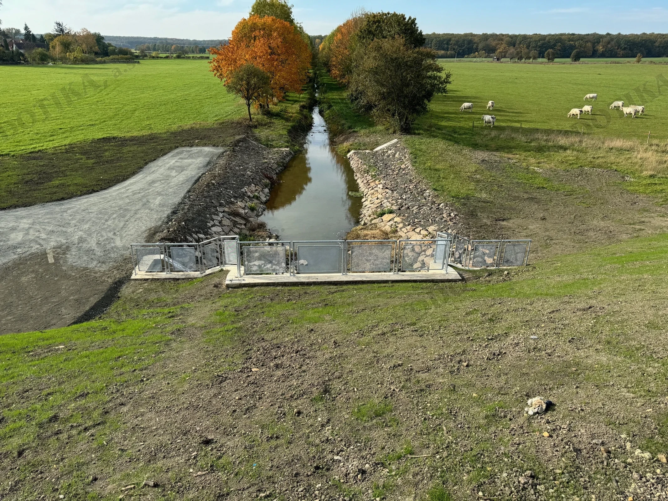Mrlina, Vestec, Rožďalovice, zvýšenie ochrany obcí výstavbou poldrov – Polder Mlýnec – Obr. 7 - po výstavbe (október 2024)