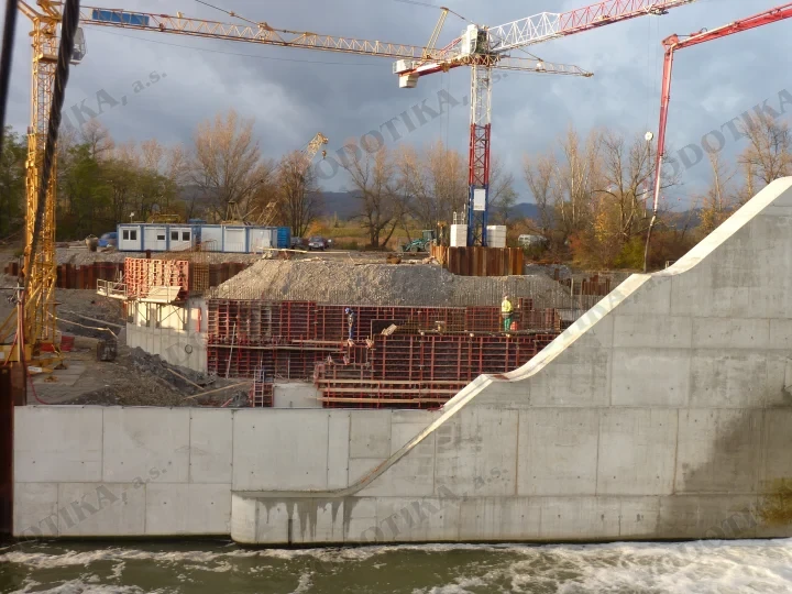 Vodné dielo Trenčianske Biskupice 2 – Obr. 2 - pocas vystavby