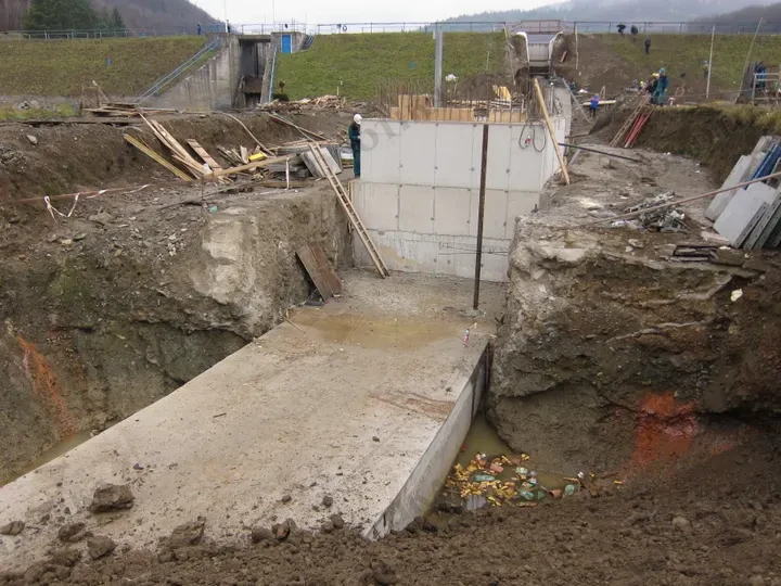 Malá vodná elektráreň Dobšiná III – Obr. 10 - počas výstavby (november 2012)